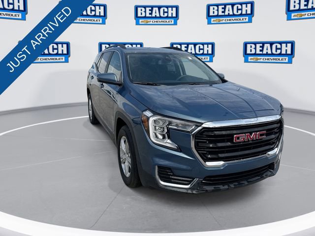 Used 2024 GMC Terrain SLE w/ Driver Convenience Package image 2