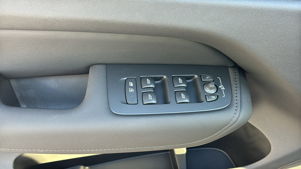 New 2027 Volvo XC60 B5 Ultra AWD/4WD image 13