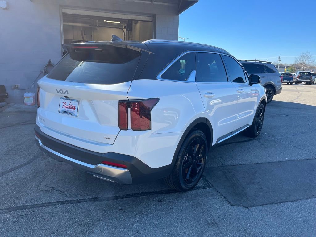 Certified 2025 Kia Sorento EX image 7