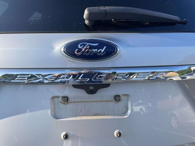 Used 2017 Ford Explorer XLT w/ Equipment Group 202A FWD image 11