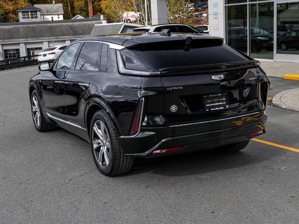 Used 2024 Cadillac Lyriq Tech AWD/4WD image 6