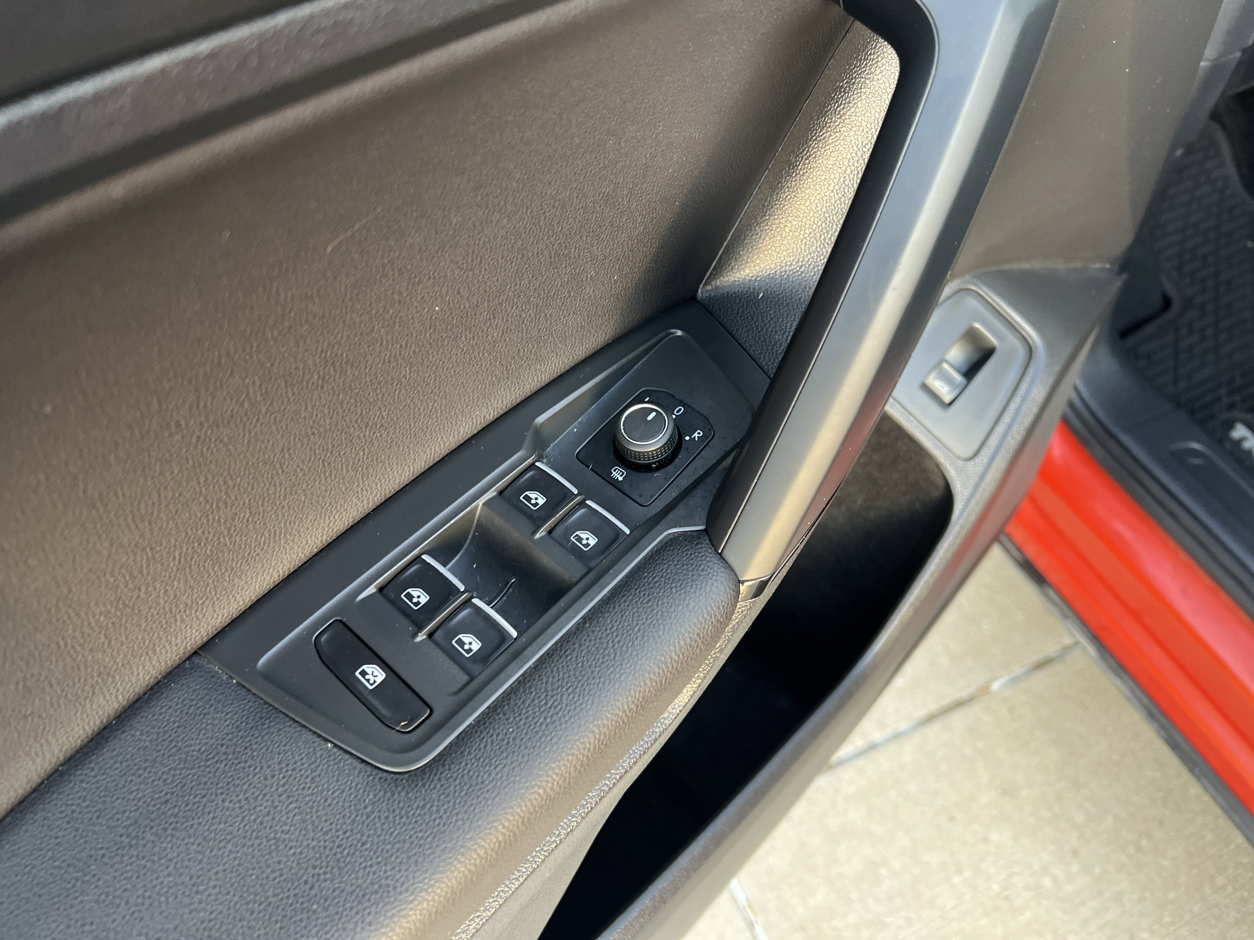 Used 2019 Volkswagen Tiguan SEL image 14