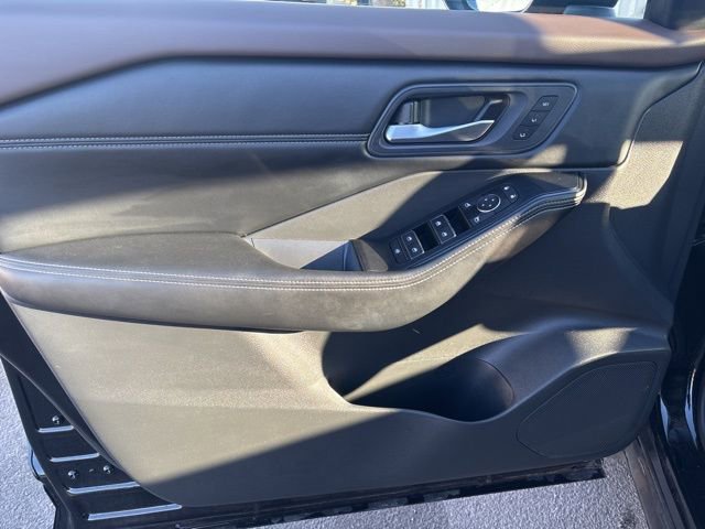 Used 2023 Nissan Rogue SL image 10