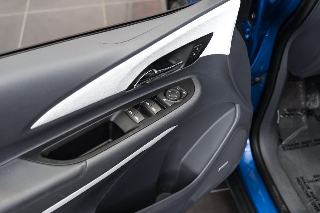 Used 2020 Chevrolet Bolt Premier w/ Infotainment Package FWD image 38