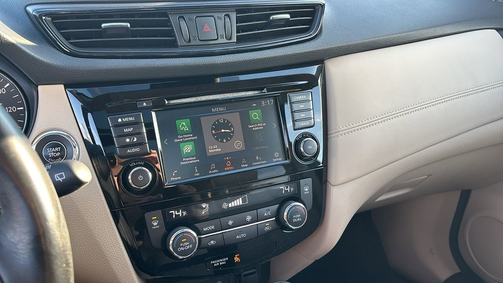 Used 2018 Nissan Rogue SL w/ Premium Package image 19