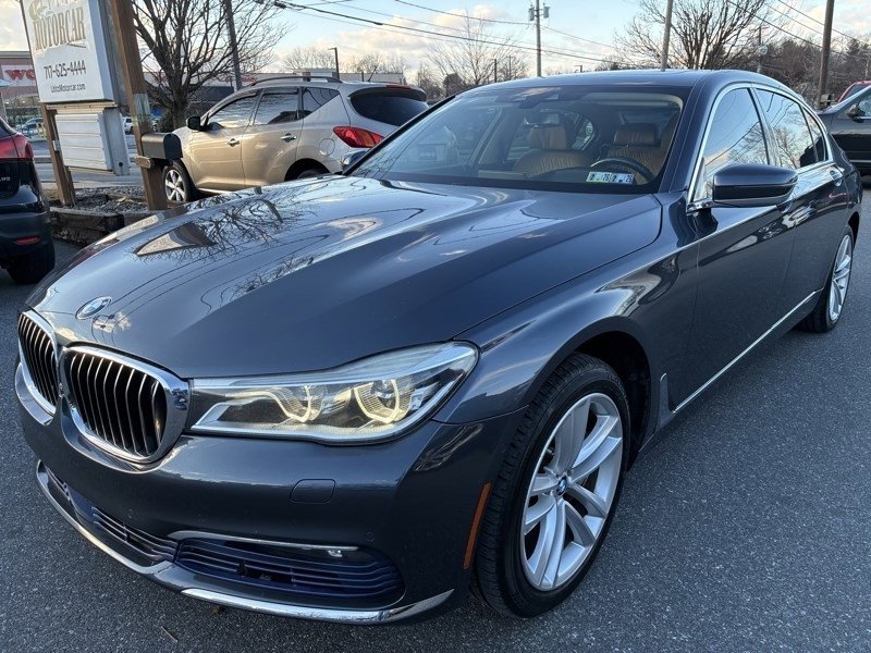 Used 2016 BMW 750i xDrive AWD/4WD image 1