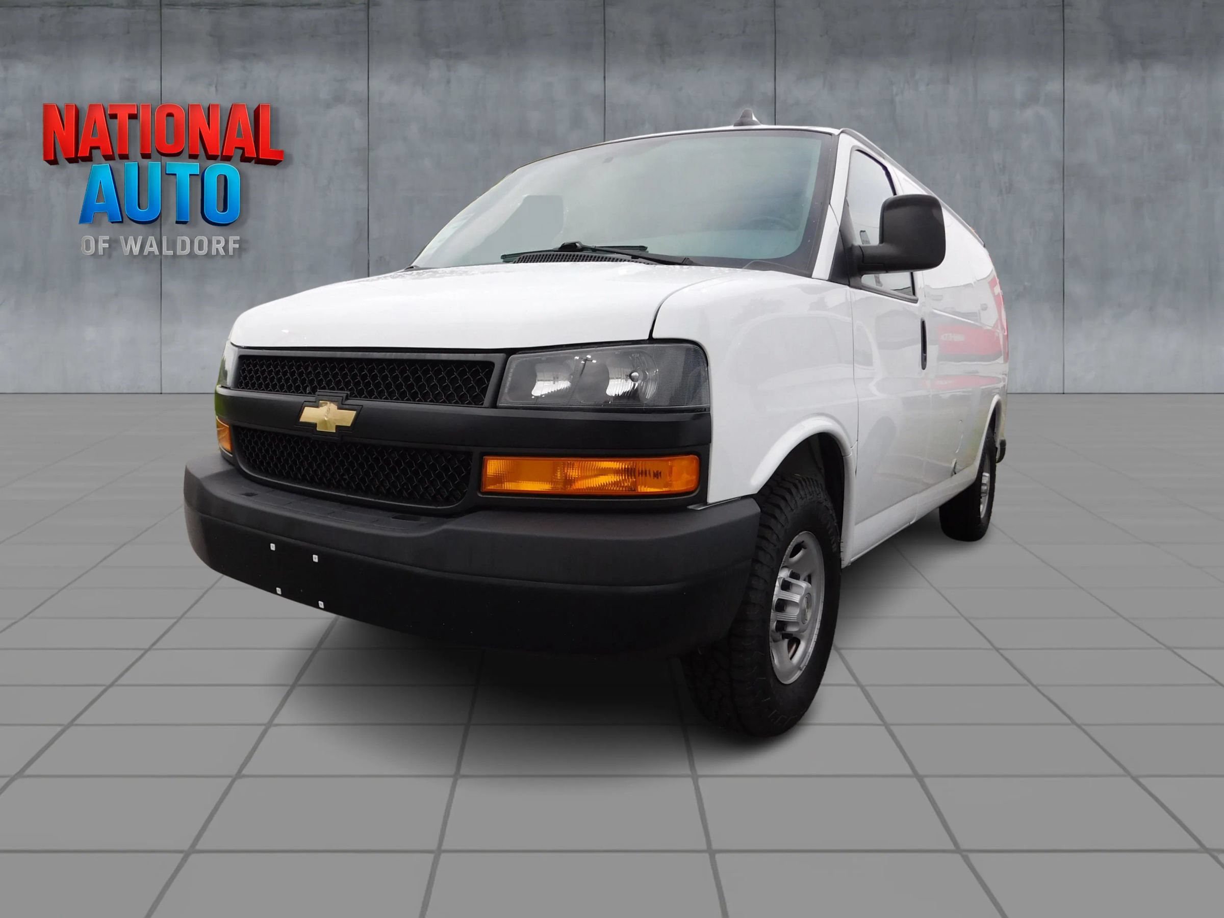 Used 2020 Chevrolet Express 2500 w/ Driver Convenience Package RWD image 3
