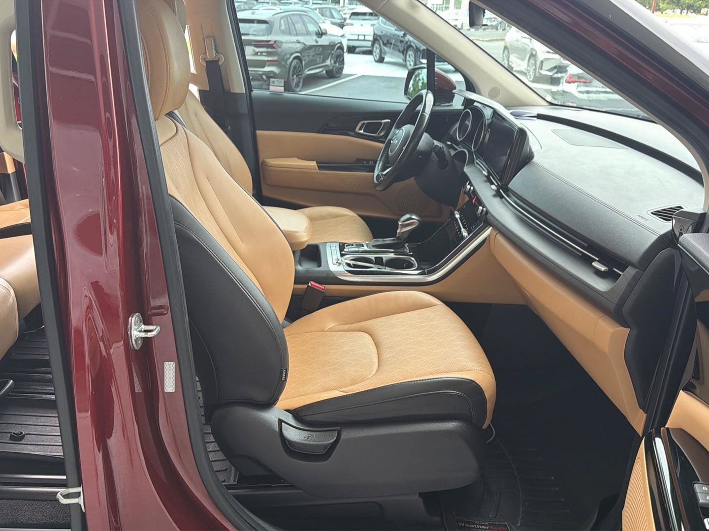 Used 2022 Kia Carnival EX FWD image 13