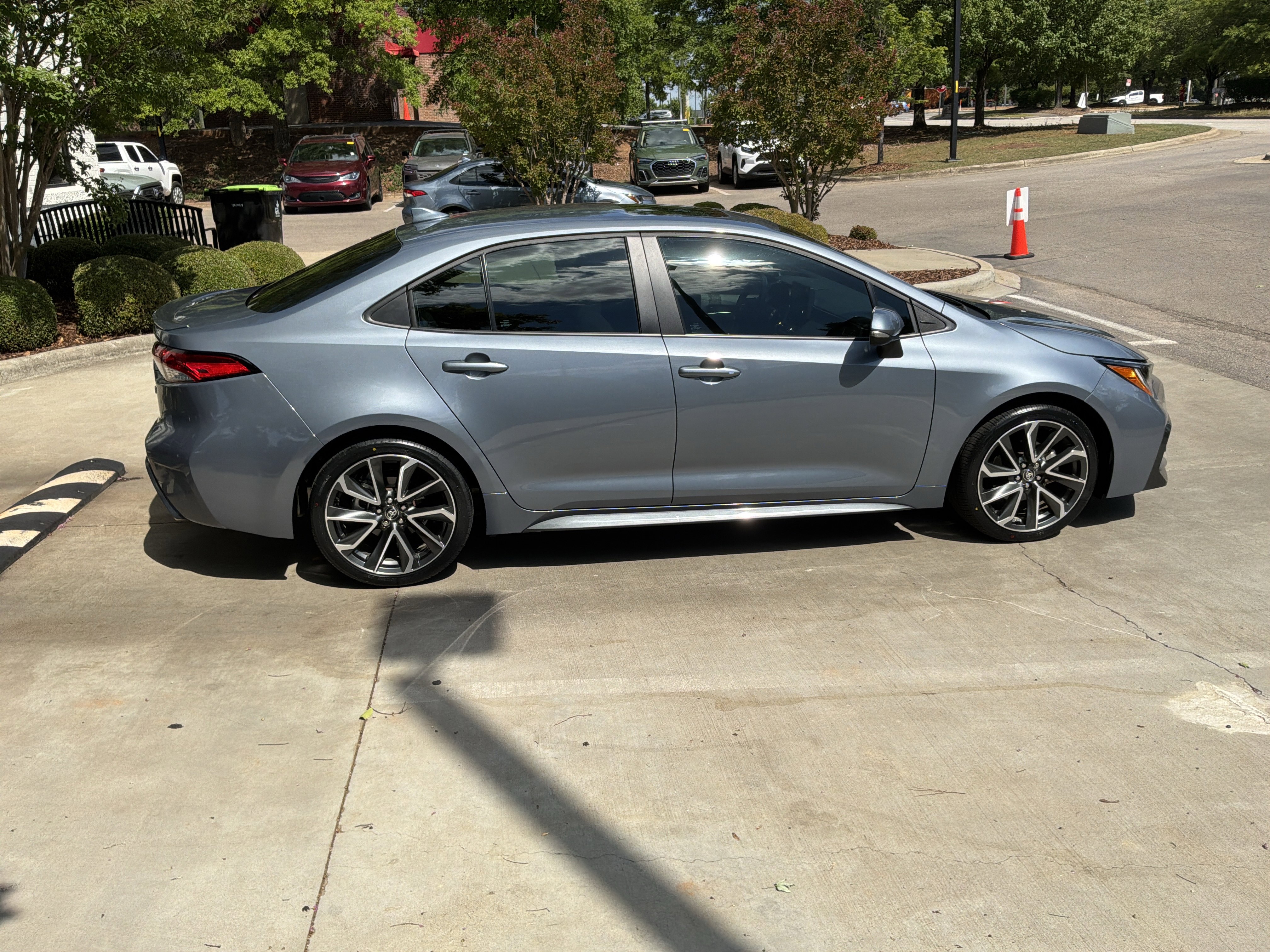 Used 2022 Toyota Corolla SE w/ SE Premium Package FWD image 11