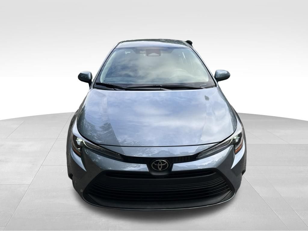 Used 2025 Toyota Corolla LE FWD image 9