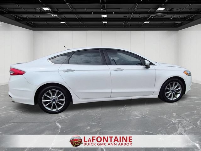 Used 2017 Ford Fusion SE FWD image 8
