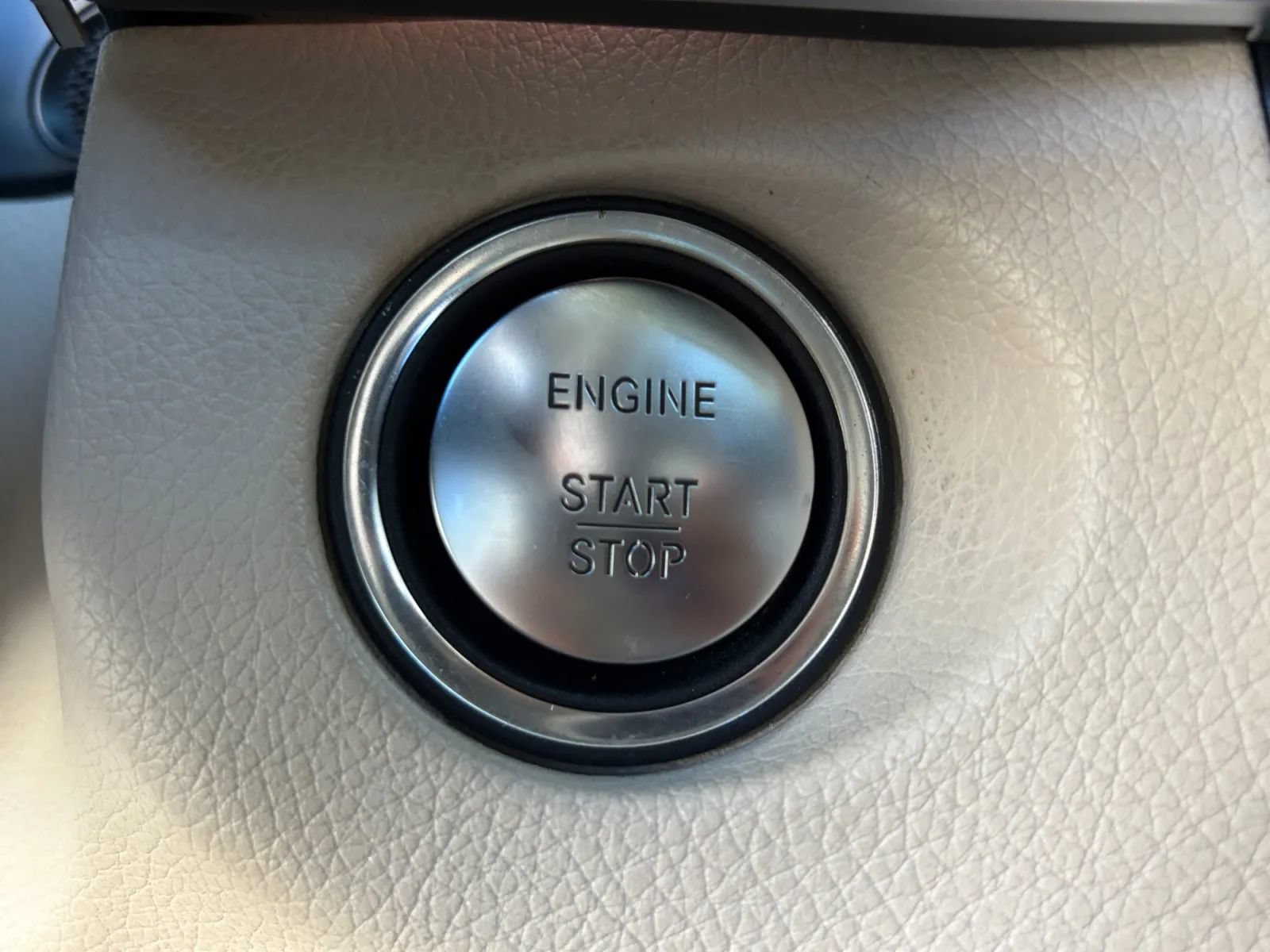 Used 2014 Mercedes-Benz E 550 4MATIC Sedan image 26