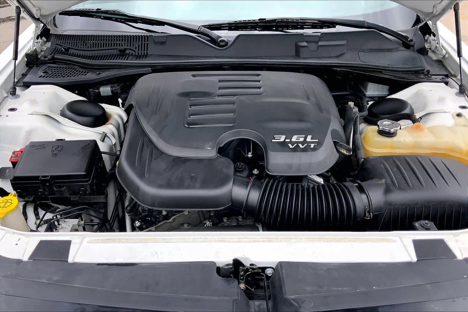 Used 2018 Dodge Challenger SXT RWD image 27