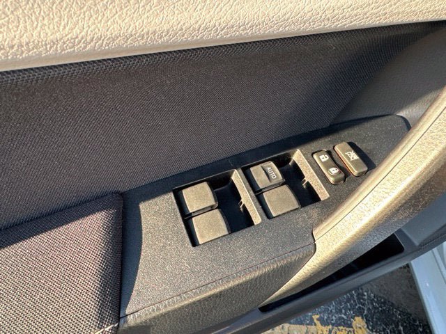 Used 2017 Toyota Corolla LE w/ Carpet Mat Package (TMS) FWD image 9