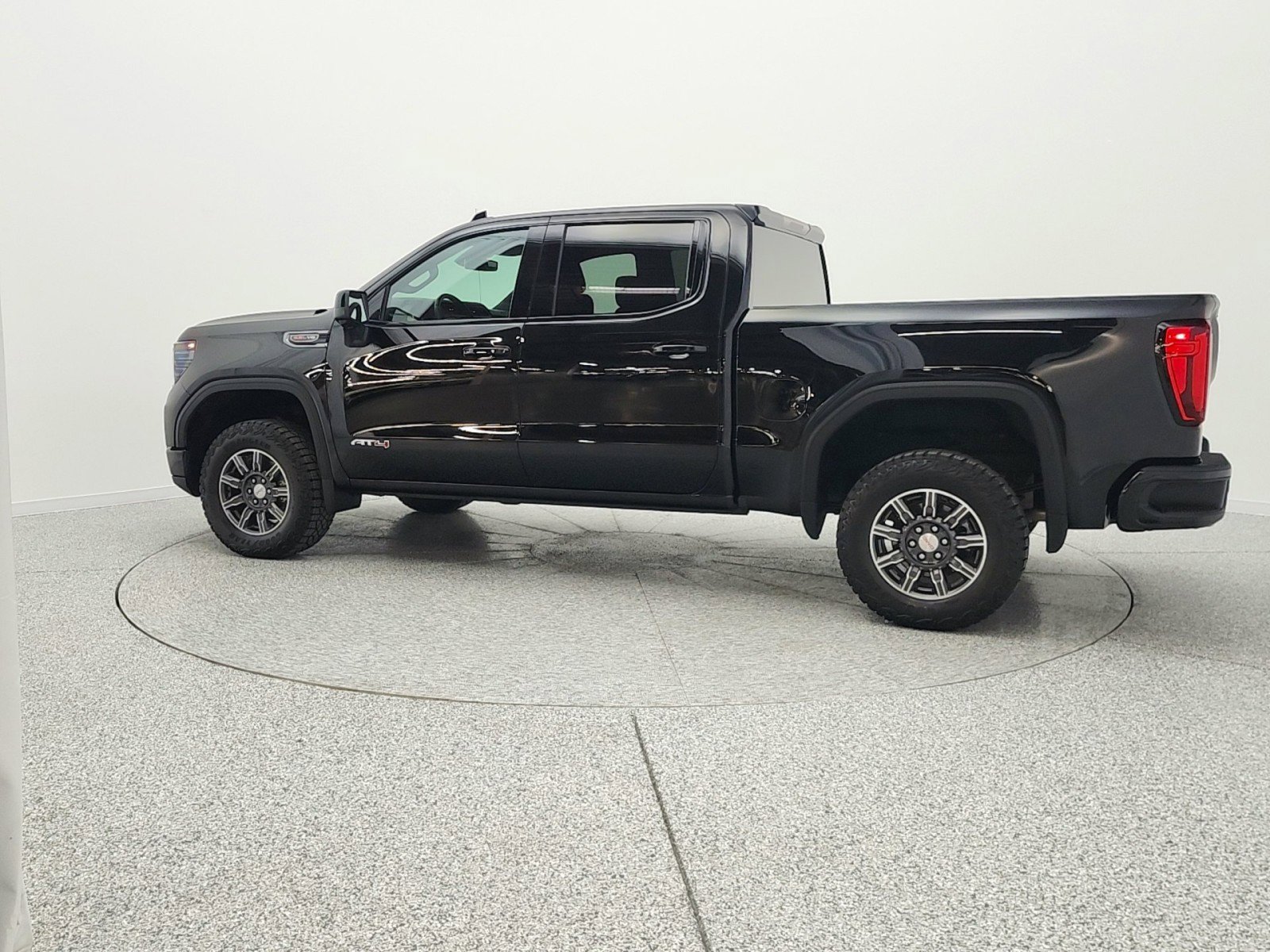Used 2025 GMC Sierra 1500 AT4 image 8