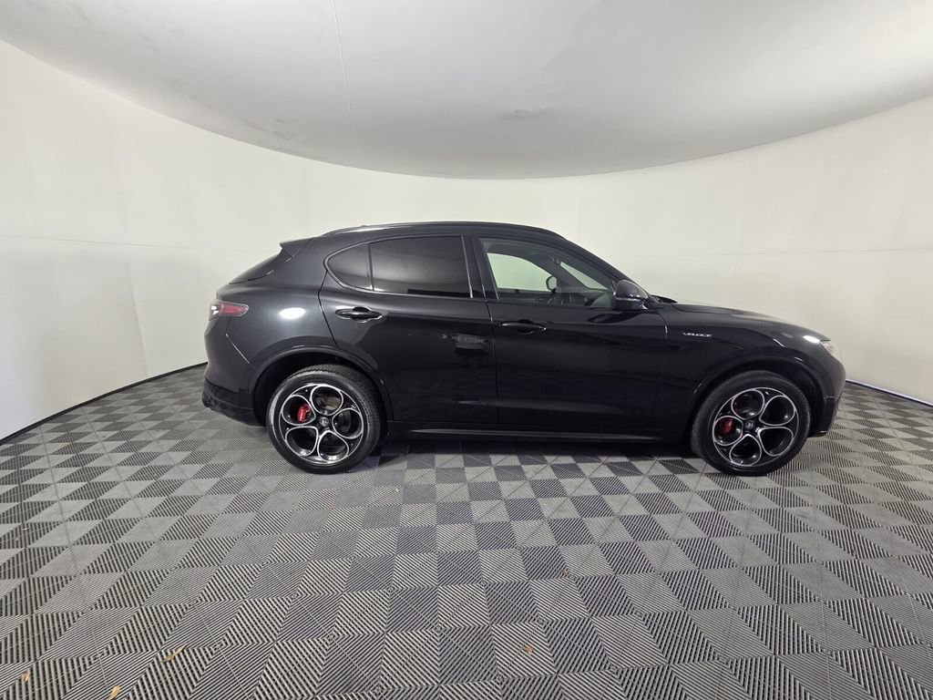 Used 2024 Alfa Romeo Stelvio Veloce image 4