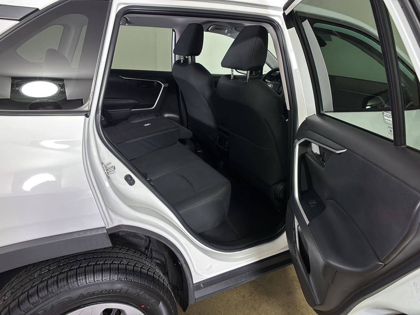 Used 2022 Toyota RAV4 LE AWD/4WD image 17
