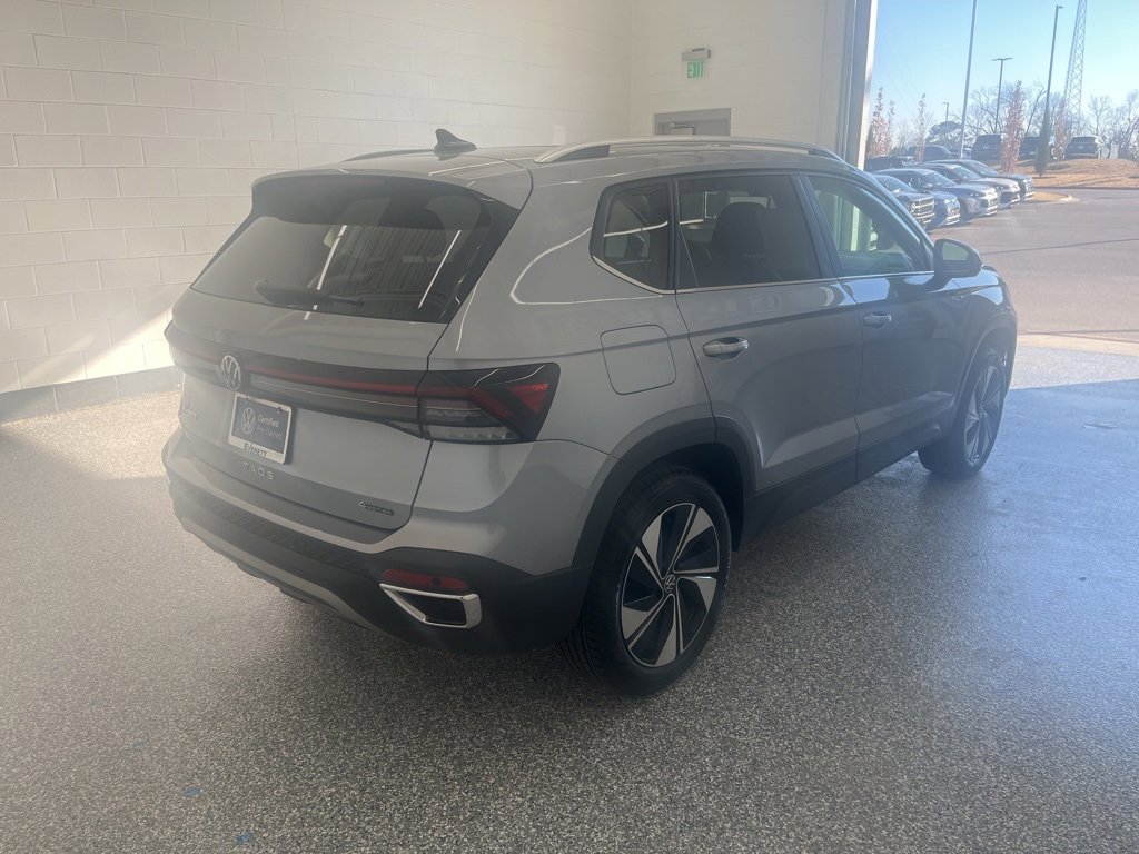 Certified 2025 Volkswagen Taos SE image 7