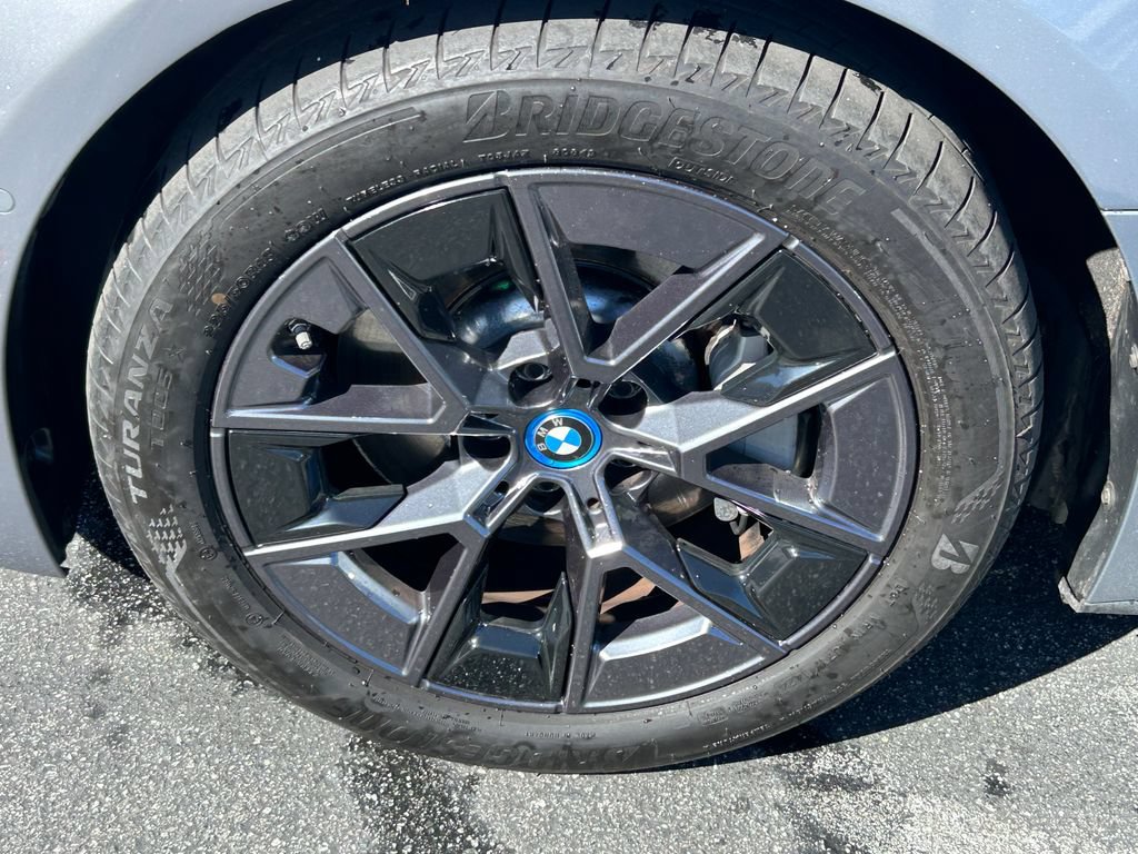 Used 2023 BMW i4 eDrive35 w/ Premium Package RWD image 9
