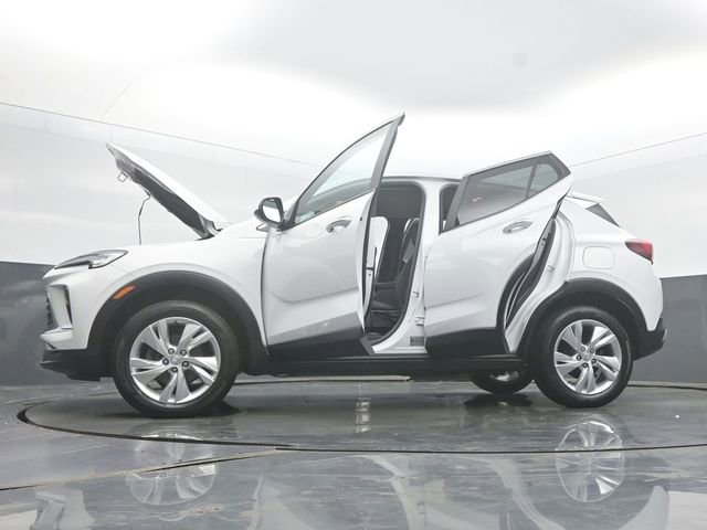Used 2024 Buick Encore GX Preferred AWD/4WD image 57