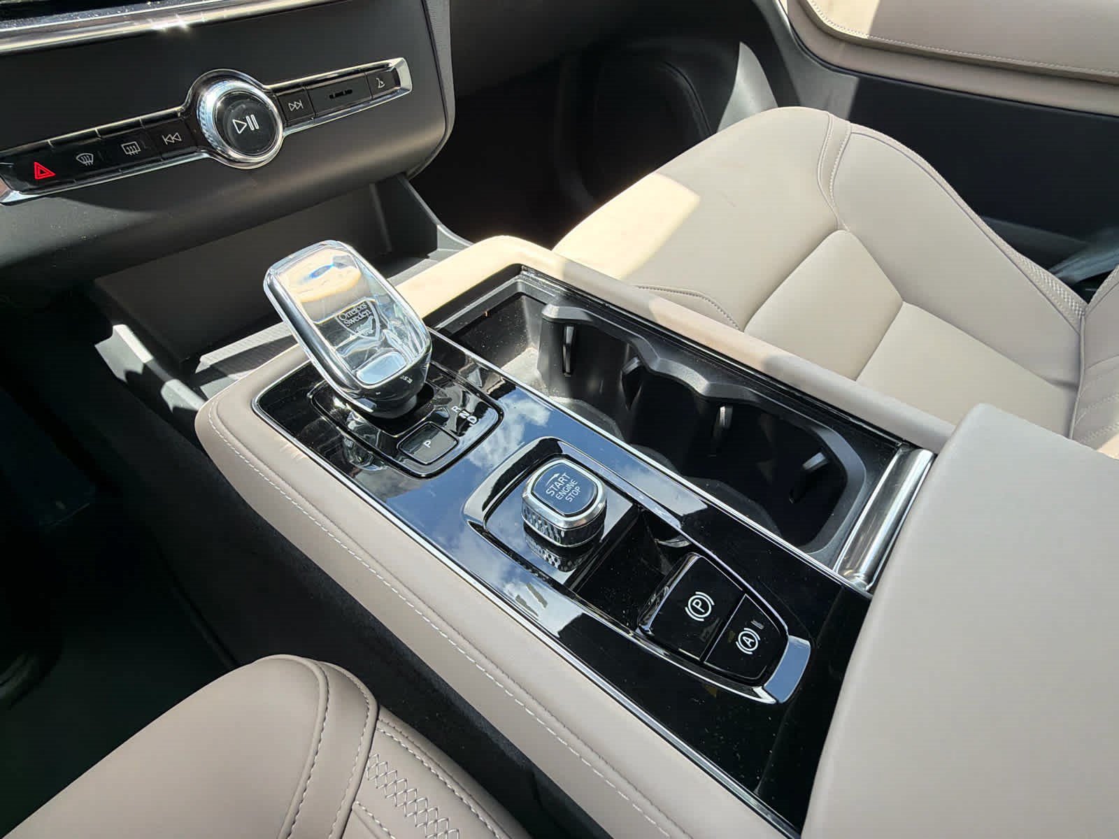 Certified 2026 Volvo XC90 B6 Plus AWD/4WD image 28