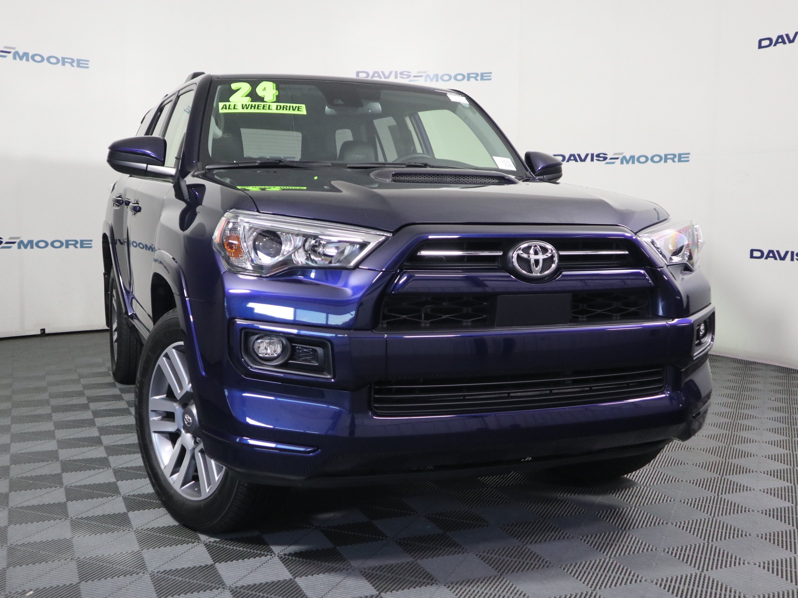 Used 2024 Toyota 4Runner TRD Sport AWD/4WD image 2