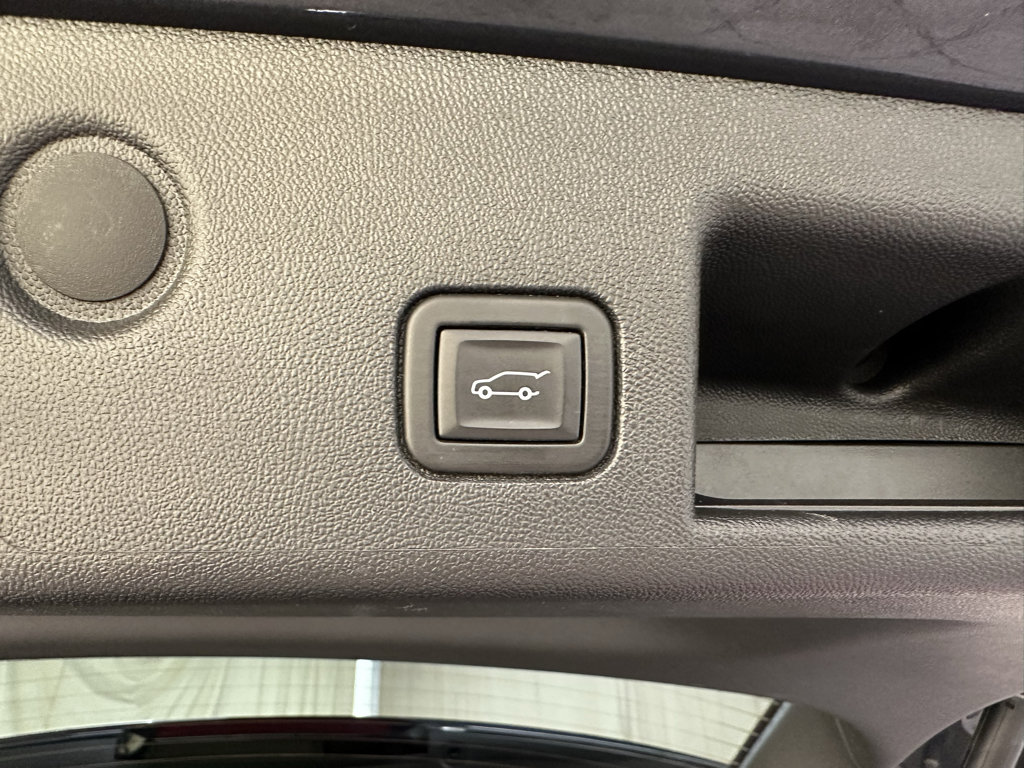 Used 2023 Chevrolet Equinox RS AWD/4WD image 10