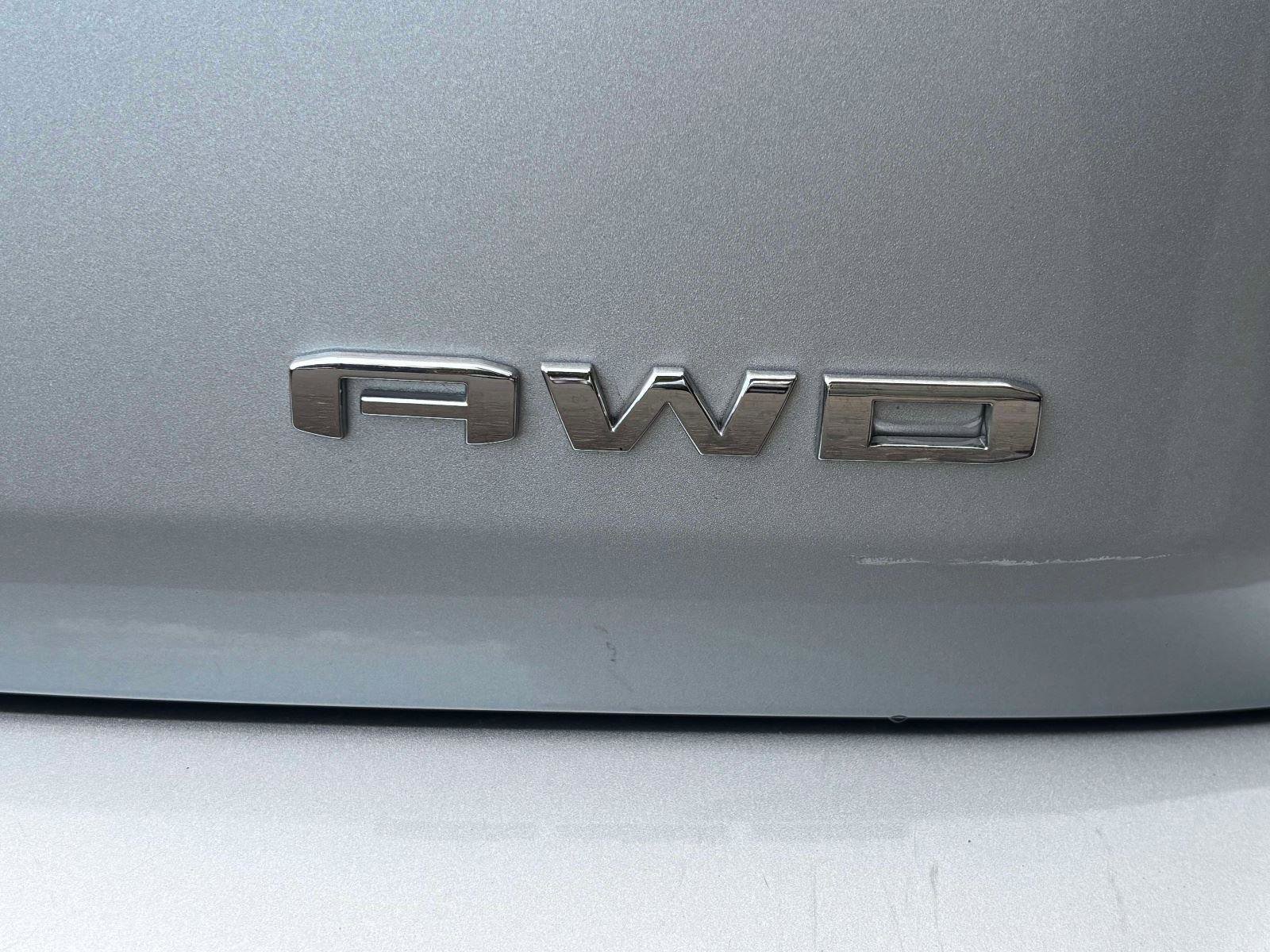 Used 2022 GMC Terrain SLE w/ Driver Convenience Package image 13