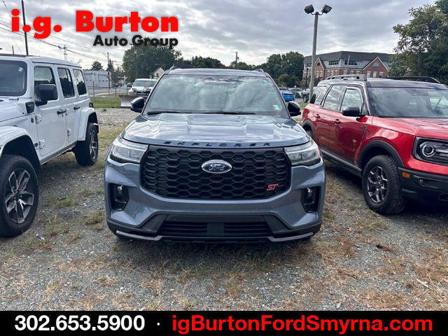 Used 2025 Ford Explorer ST AWD/4WD image 2