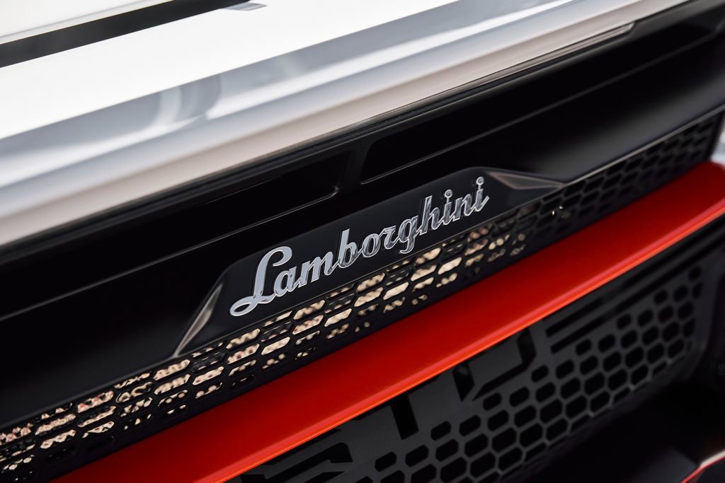 Used 2024 Lamborghini Huracan STO RWD image 18