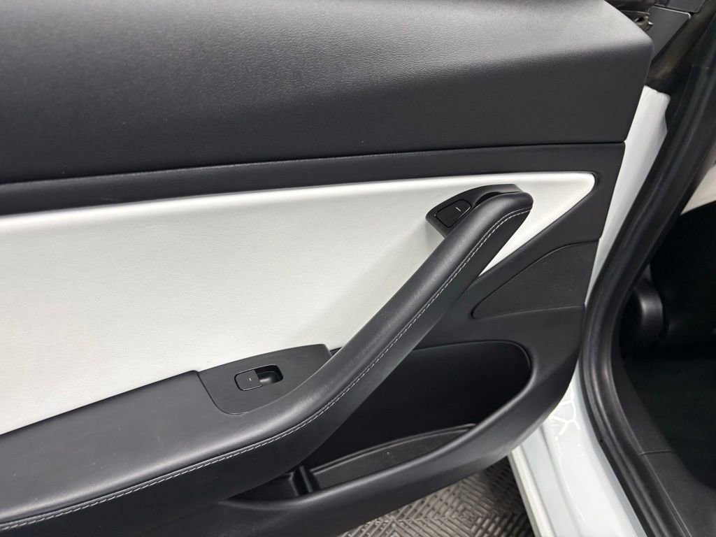 Used 2020 Tesla Model 3 Standard Range Plus RWD image 29