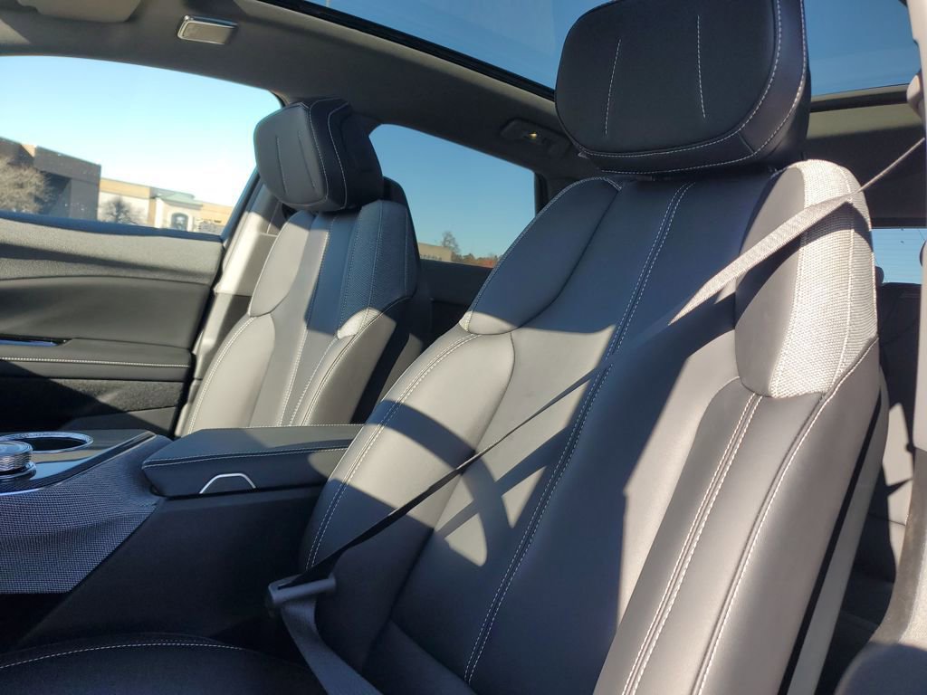 New 2026 Cadillac Optiq Luxury 1 image 19