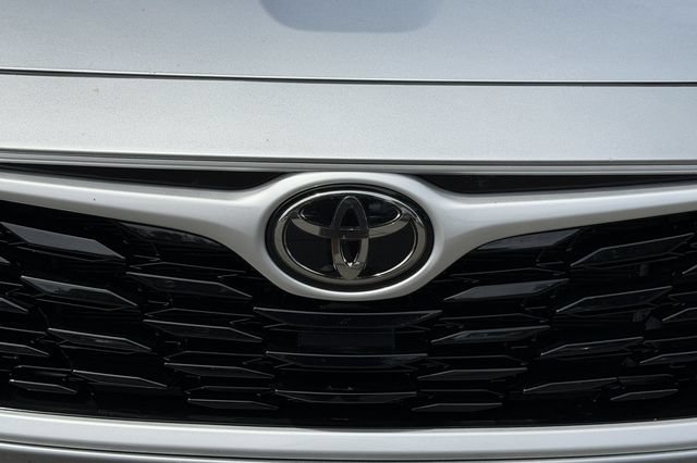 Used 2023 Toyota Highlander XLE FWD image 40