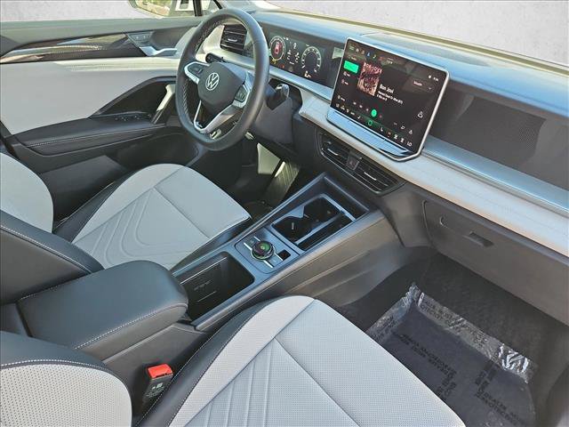 Used 2025 Volkswagen Tiguan SE FWD image 28