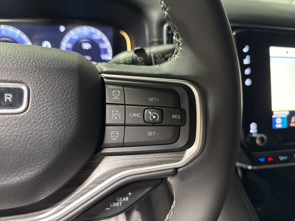 Used 2024 Jeep Wagoneer L Series II image 24