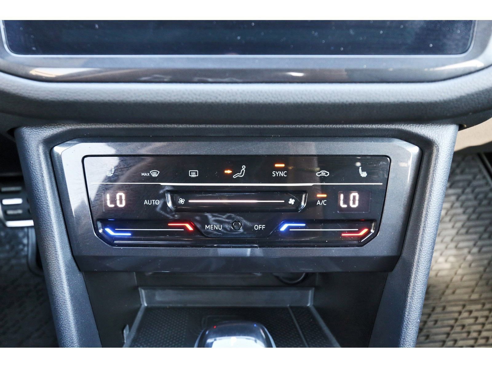 Used 2024 Volkswagen Tiguan SE R-Line w/ MDO Package, Three-Row image 28