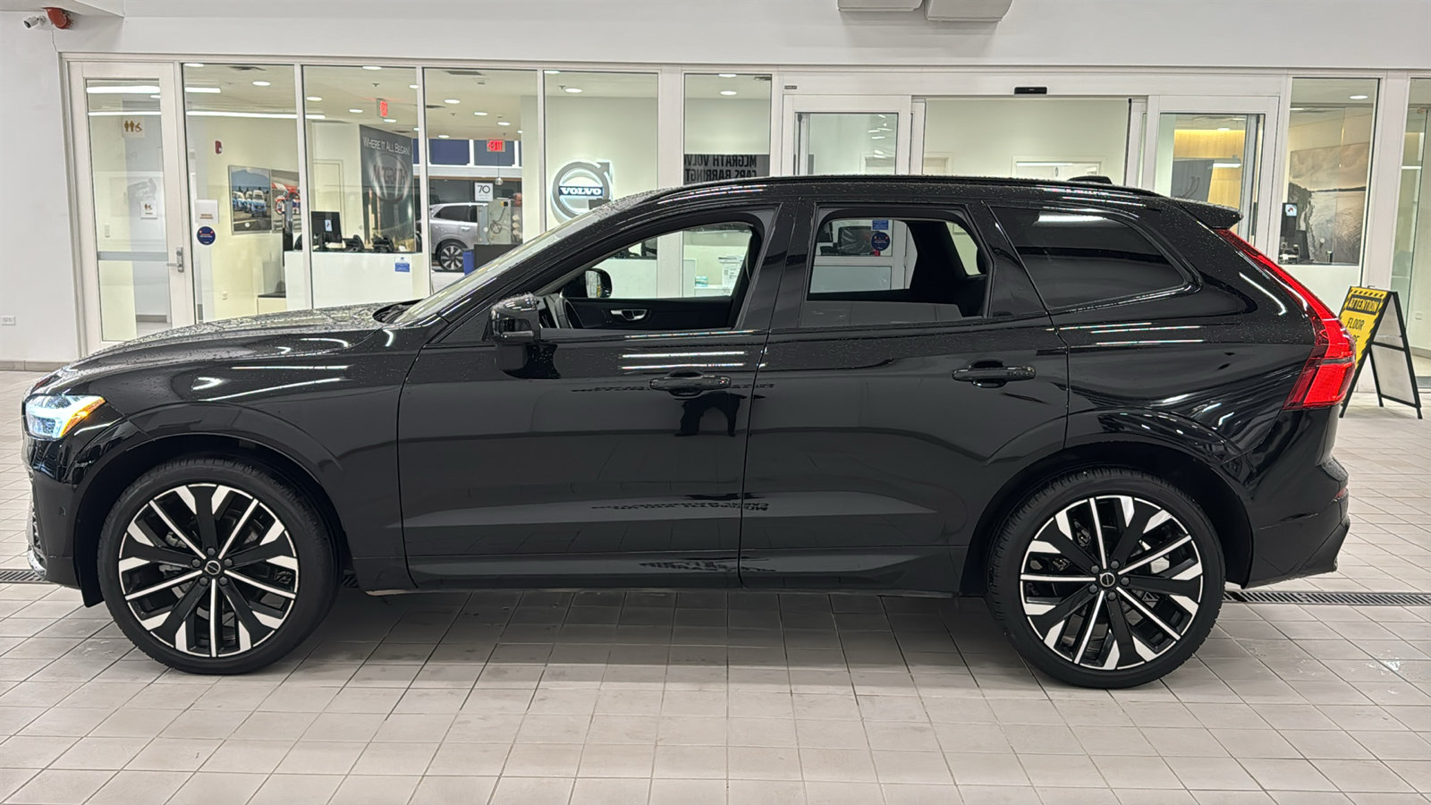 Used 2026 Volvo XC60 B5 Ultra AWD/4WD image 8