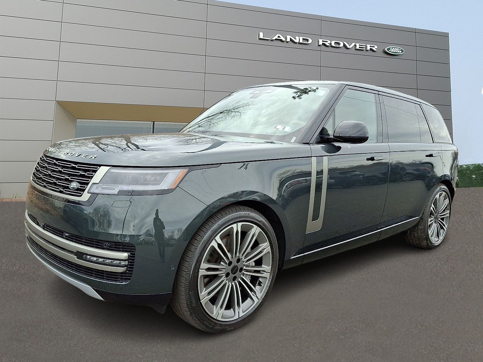 New 2026 Land Rover Range Rover Long Wheelbase SE AWD/4WD image 1