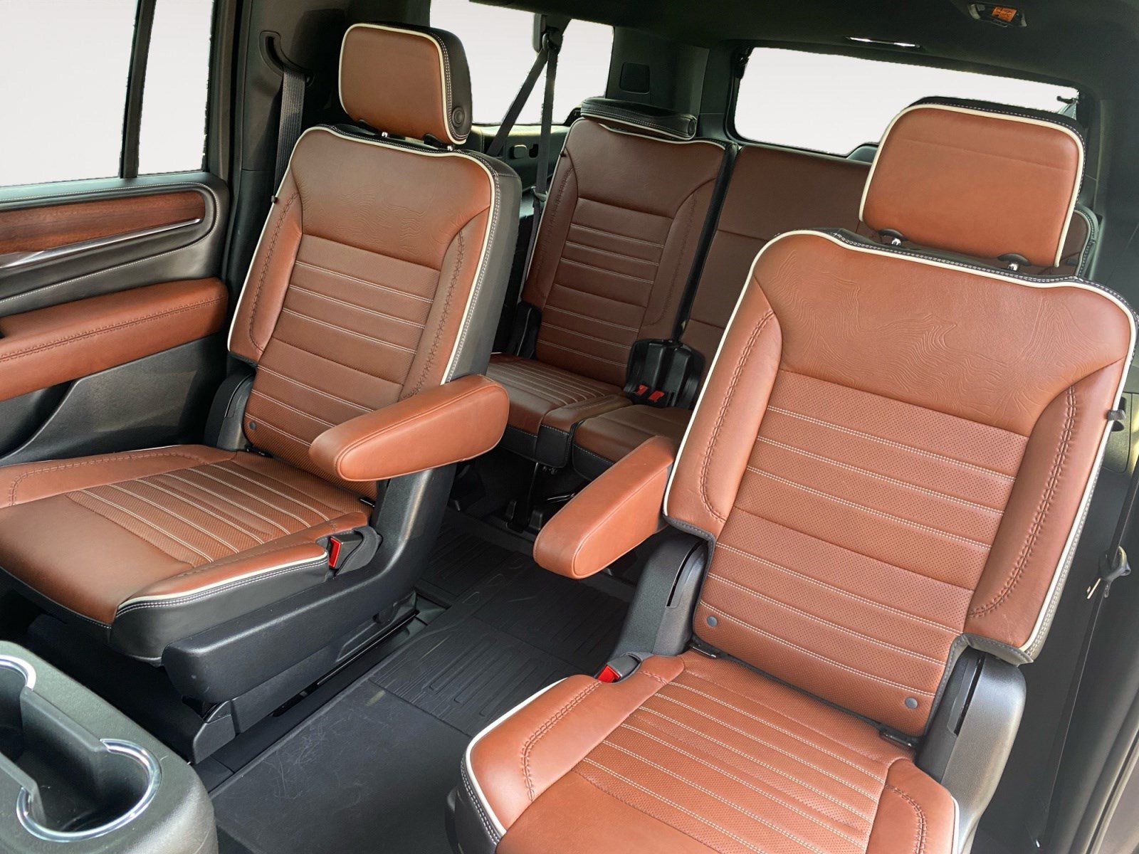 Used 2023 GMC Yukon XL Denali Ultimate w/ LPO, Floor Liner Package AWD/4WD image 15