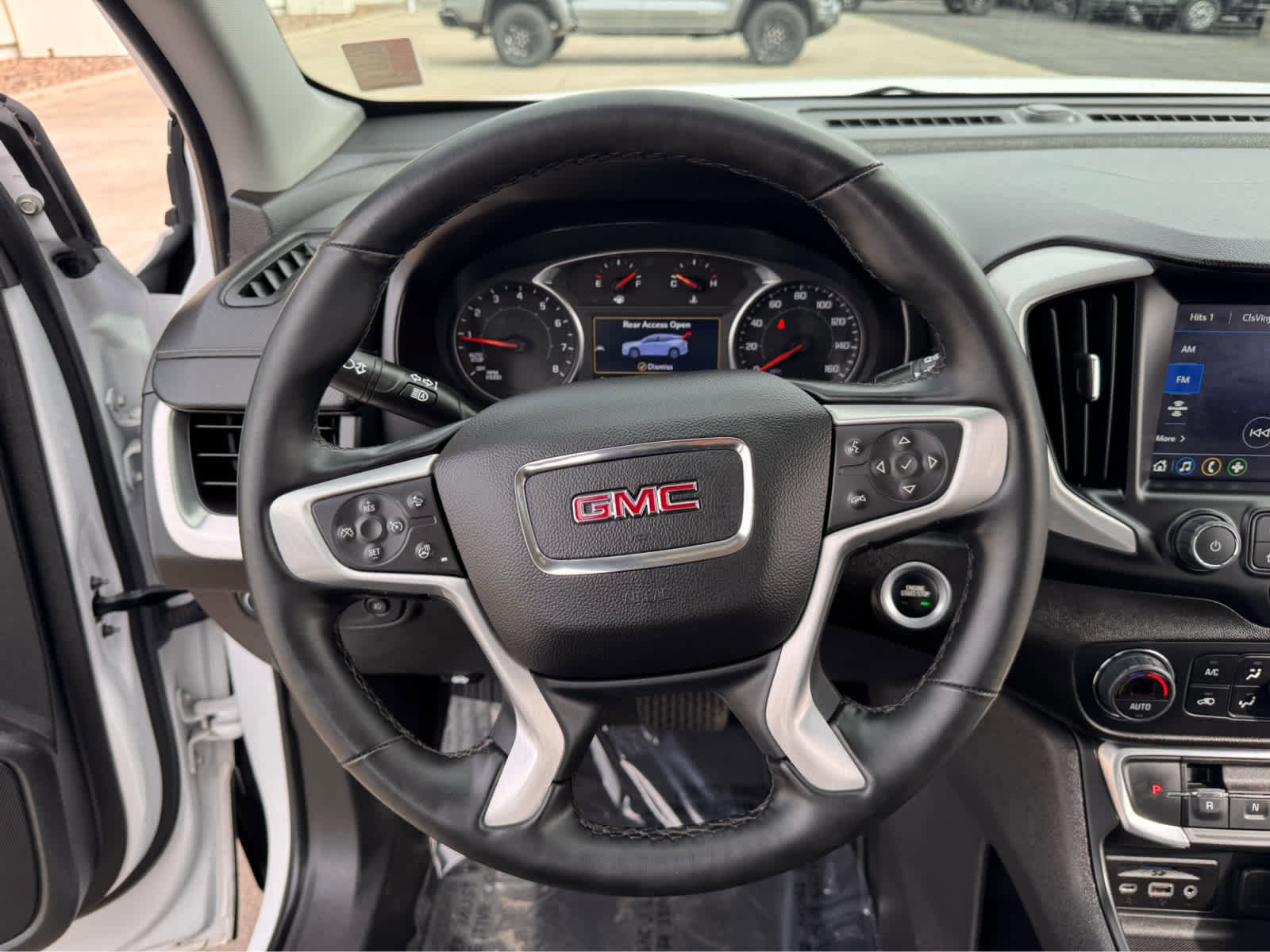 Used 2024 GMC Terrain SLT image 15
