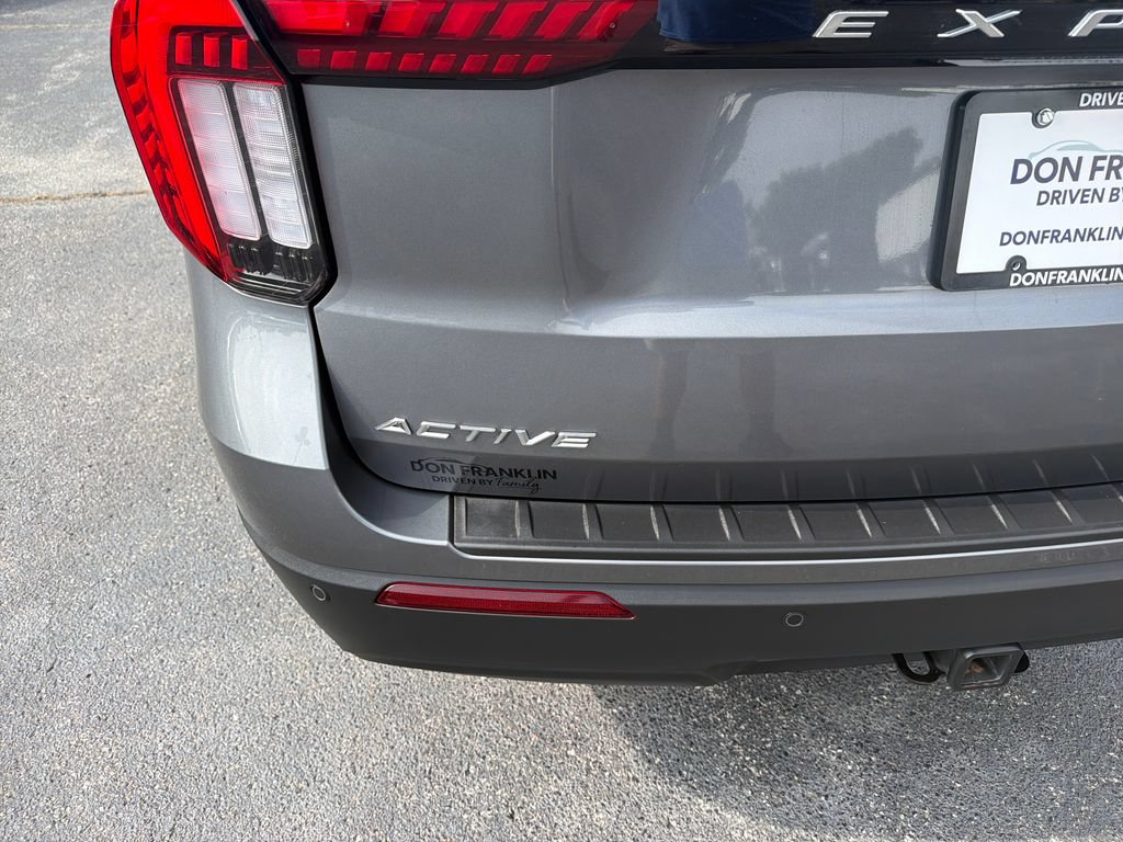 Used 2025 Ford Explorer Active AWD/4WD image 6