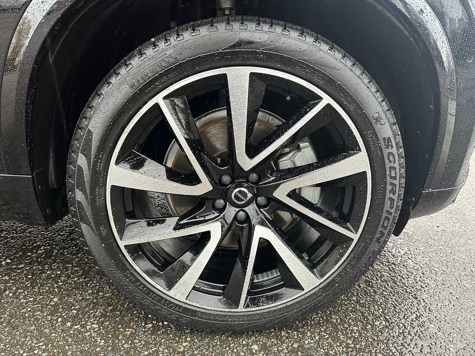 Certified 2022 Volvo XC90 T6 Momentum w/ Advanced Package image 9