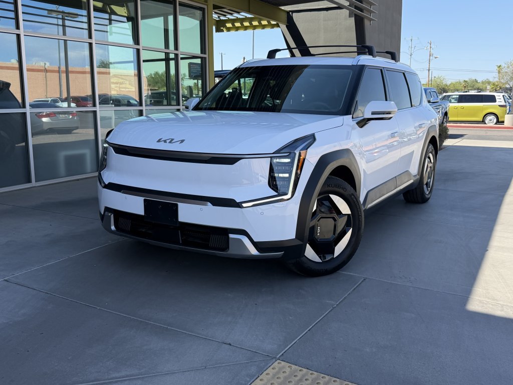 Used 2025 Kia EV9 Wind AWD/4WD image 2