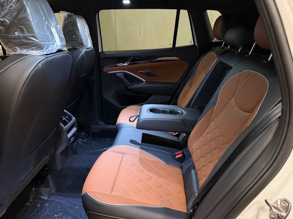 New 2026 Volkswagen Tiguan SEL R-Line AWD/4WD image 23