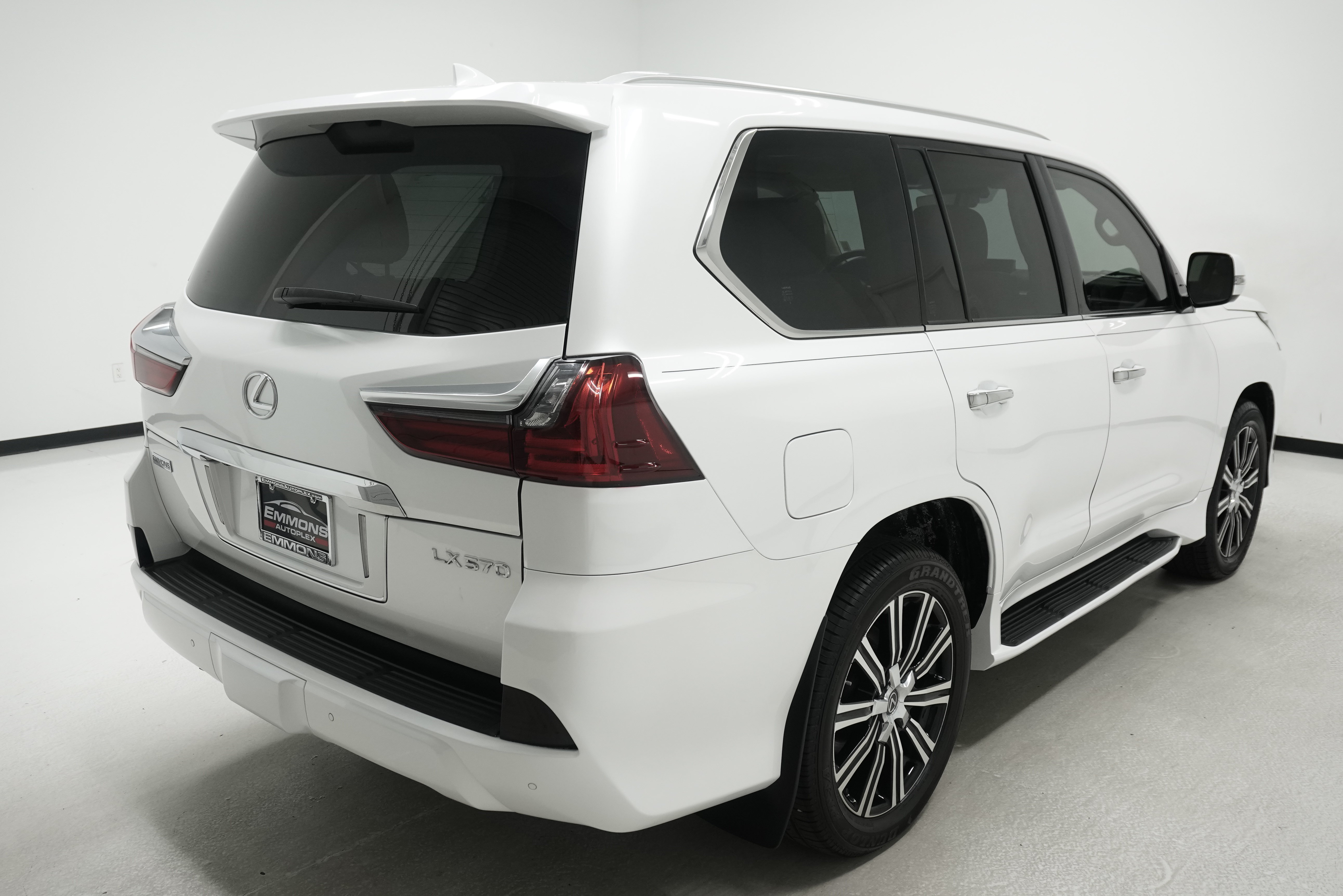 Used 2019 Lexus LX 570 4WD w/ Luxury Package image 4
