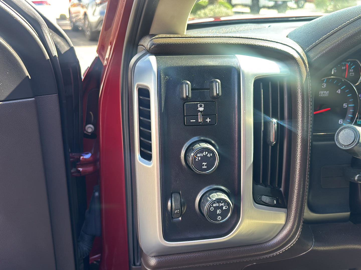 Used 2018 GMC Sierra 1500 SLT image 11