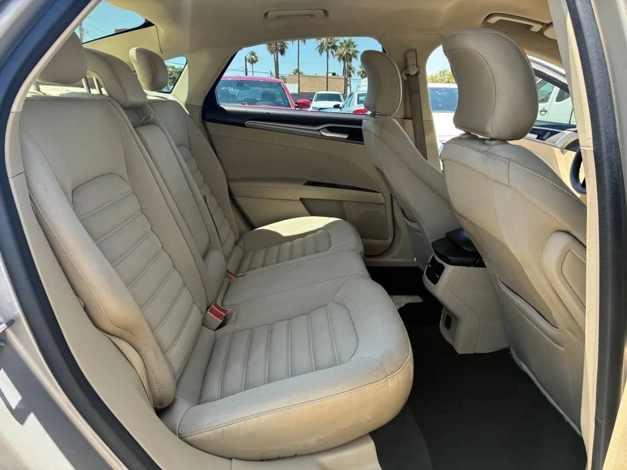 Used 2015 Ford Fusion SE FWD image 25