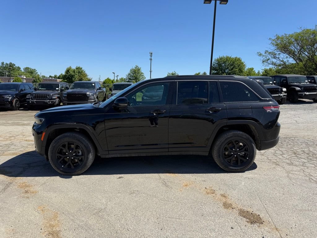 New 2026 Jeep Grand Cherokee Altitude AWD/4WD image 9