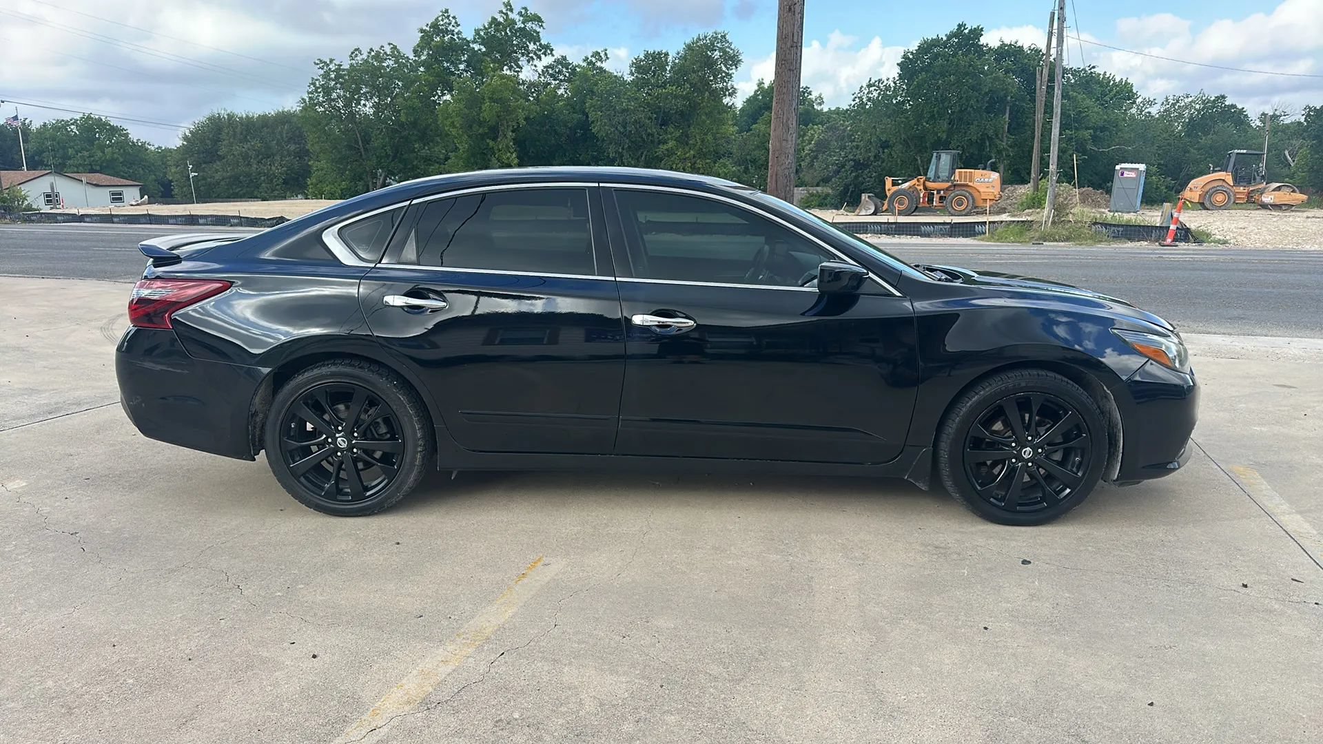 Used 2017 Nissan Altima 2.5 SR w/ Midnight Edition Package FWD image 6