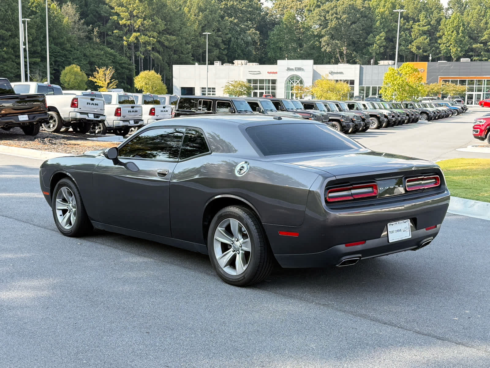 Used 2015 Dodge Challenger SXT RWD image 3